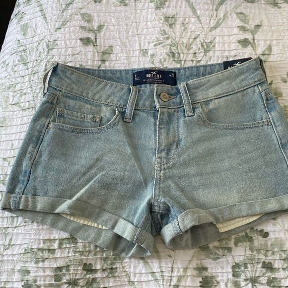 BNWT Hollister 100% Cotton Low Rise Boyfriend Short 3” - Picture 2 of 5